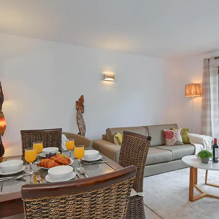 Carmencita Apartment *